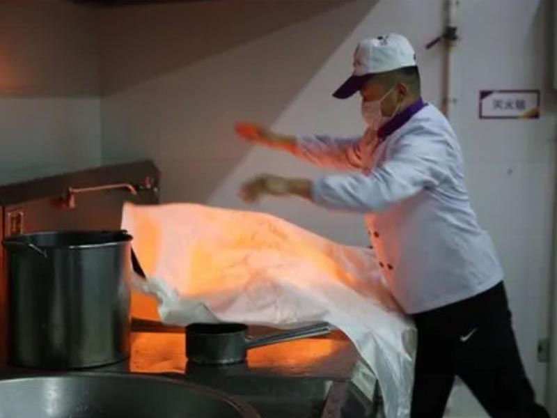 Casi dei clienti sulla coperta antincendio