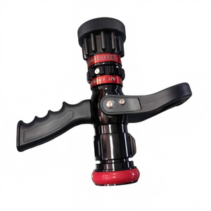 Getto d'acqua a getto d'acqua regolabile ad alta pressione per incendi boschivi. Accoppiamento Machino