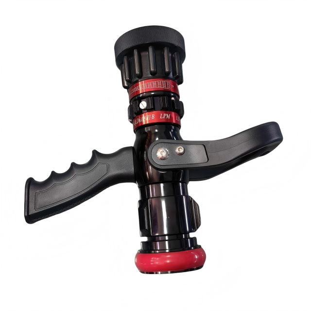 Getto d'acqua a getto d'acqua regolabile ad alta pressione per incendi boschivi. Accoppiamento Machino