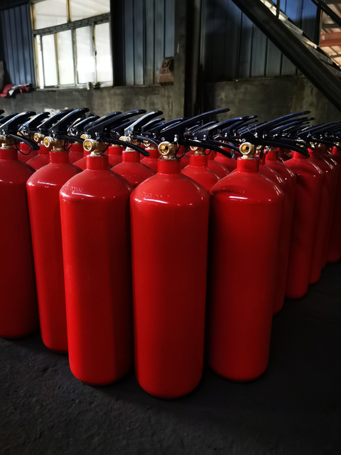 Estintore a polvere secca per liquidi infiammabili